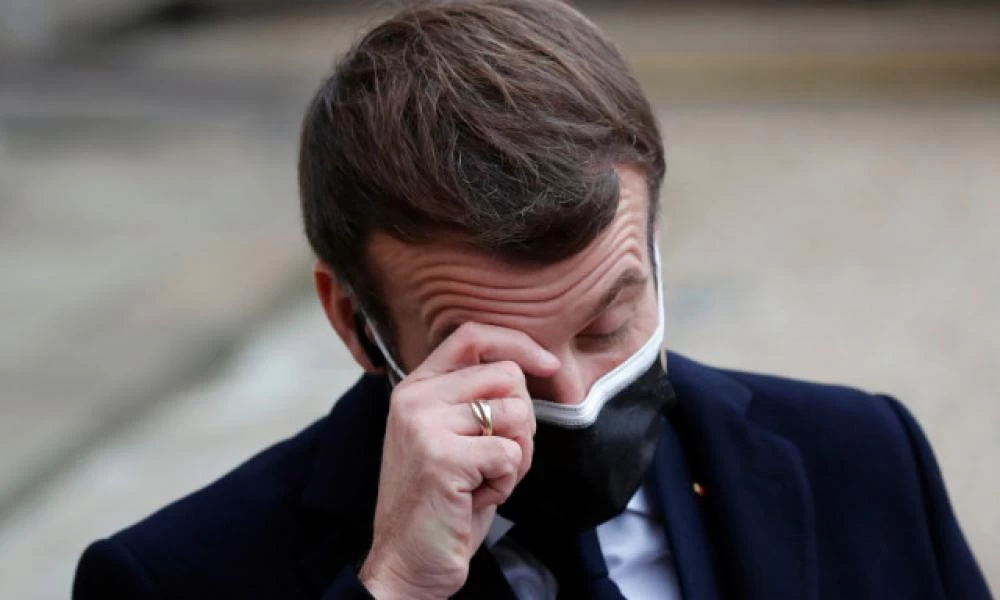 Κορονοϊός: Mε πυρετό, βήχα και κόπωση ο Μακρόν –Καραντίνα στην προεδρική κατοικία στις Βερσαλλίες